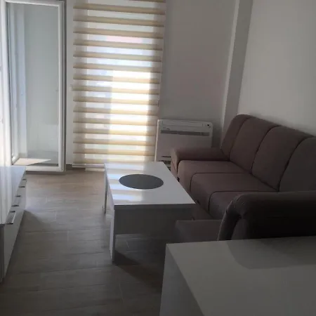 Apartman Lea *